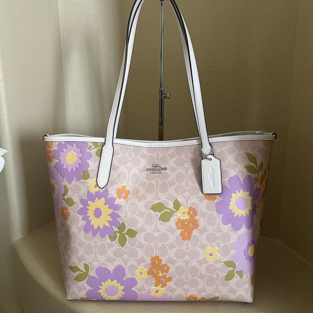 New Coach Floral Tote Bag City Tote Bag In Signature Canvas With Floral Print - Picture 11 of 12
